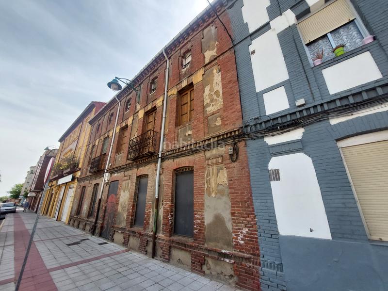 Foto f8d6b4e1-1f57-42ec-9455-21d5f724b329. Edifici a La Vega - La Sal León