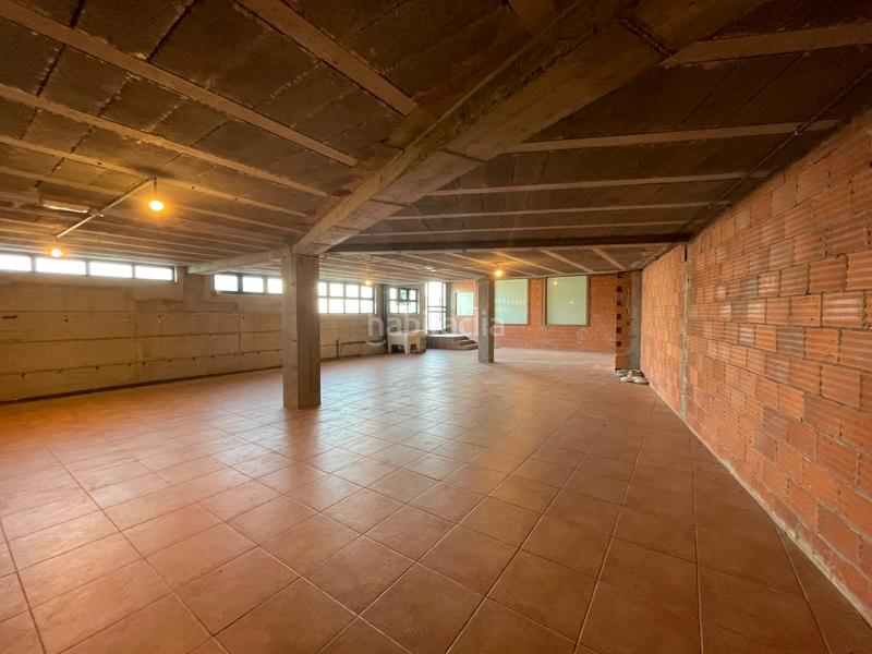 Foto 7c54b9eb-2cc6-4cef-bab4-685e9034ad2c. Local comercial en rúa andrés g pérez soto 19 en Moeche