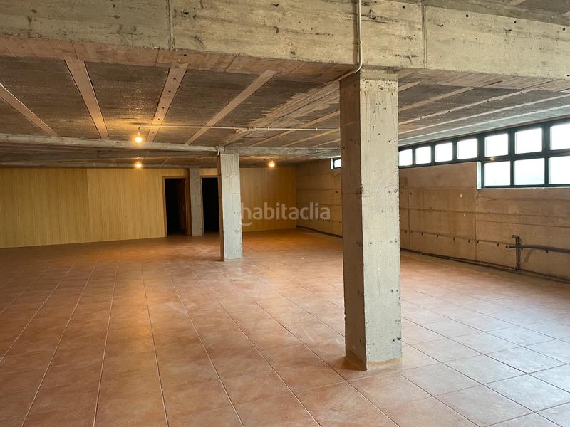 Foto f9d6cc70-4390-4938-ac60-ecf877a177d8. Local comercial en rúa andrés g pérez soto 19 en Moeche