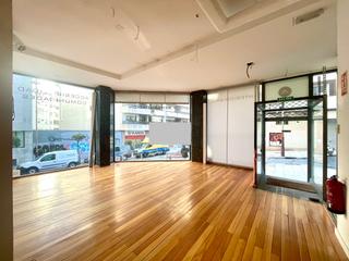 Location Local commercial  Rúa caracas. ¡descubre el local perfecto para tu negocio en el vibrante entor