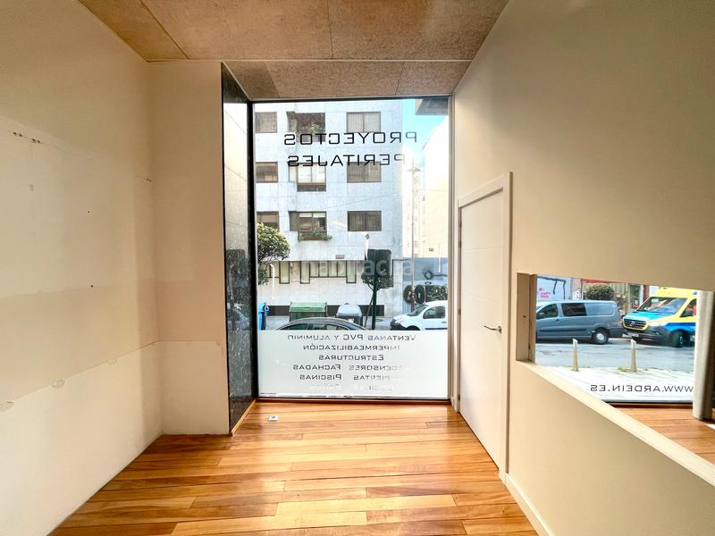 Foto 94a77909-6eed-47e6-b106-575f286d3718. Location local commercial dans Plaza España - Corte Inglés Vigo