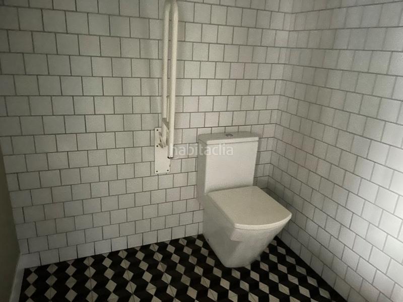 Foto 5d6ed1dc-2939-4865-b016-84778b2e2d93. Alquiler local comercial en Porta Nova Ferrol