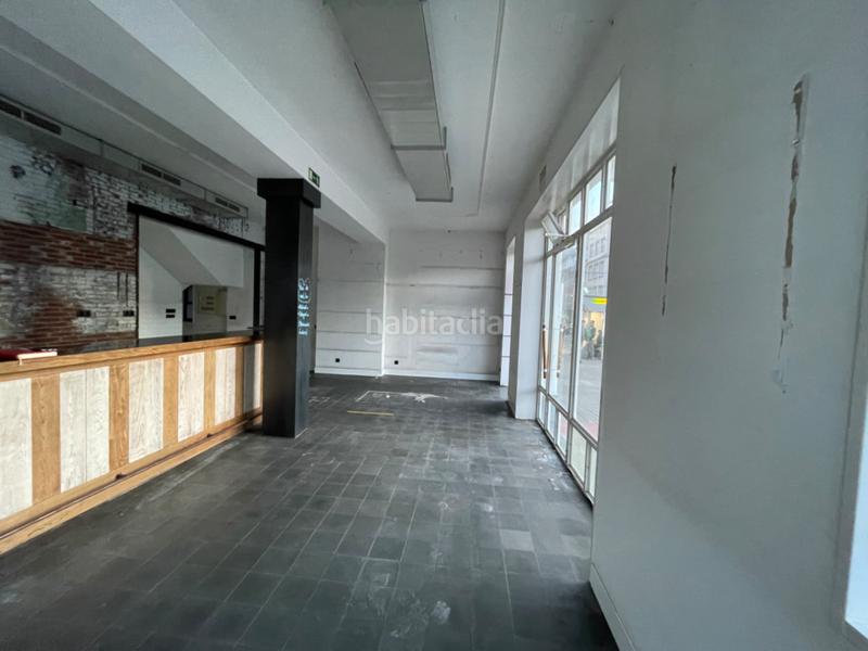 Foto 141145dd-a2c6-44e9-93b9-e51f651a7b7f. Lloguer local comercial a Porta Nova Ferrol