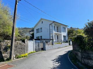 Haus  Camiño tras da vila