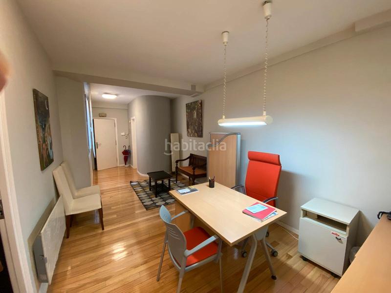 Foto 9319e254-54f7-46fa-921d-ca4592f52f9c. Oficina amb calefacció a Casco Vello Vigo