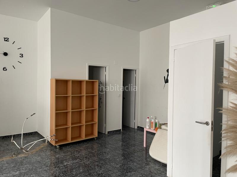 Foto fd7eb254-0d9d-4068-bb5c-1cd5b7209f12. Alquiler local comercial en Caranza Ferrol