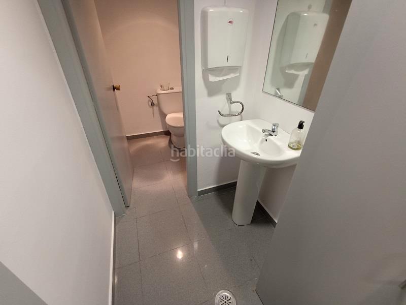 Foto ea9950a9-4ee3-44e5-861a-9b9acf1ed155. Alquiler local comercial en rúa real 174 en Centro Ferrol