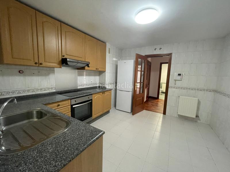 Foto 29051386-b229-4e83-906c-c133252db2d2. Lloguer pis amb aparcament a Alto del Castaño Narón