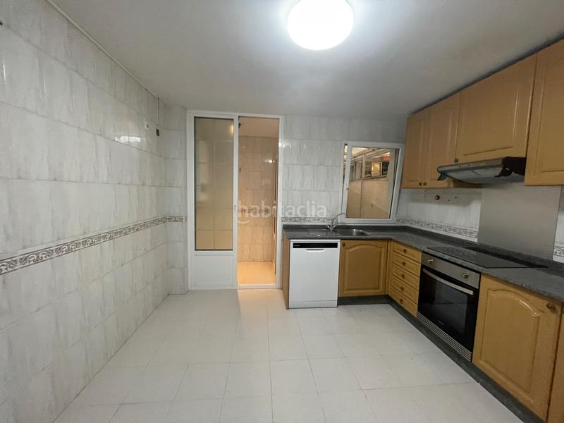 Foto b9080ccc-ed72-420e-bab4-15ef39d0bdd1. Lloguer pis amb aparcament a Alto del Castaño Narón