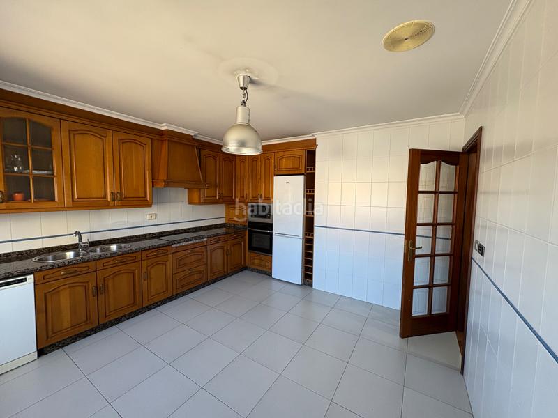Foto 15619b8a-8b11-49e0-bc7c-cabc70b5426f. Casa a schiera con riscaldamento parcheggio in Vilaboa Sur Culleredo