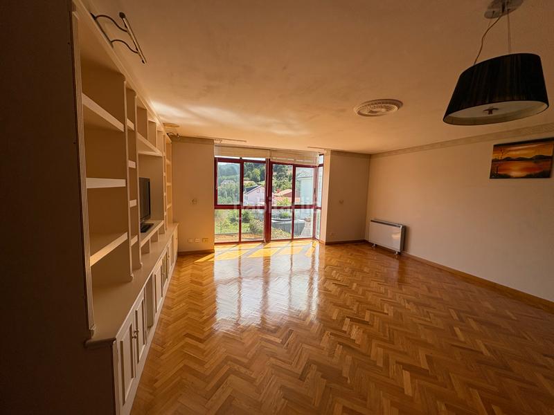 Foto da6b8027-433b-4f8c-929c-3d6240e4080e. Casa a schiera con riscaldamento parcheggio in Vilaboa Sur Culleredo