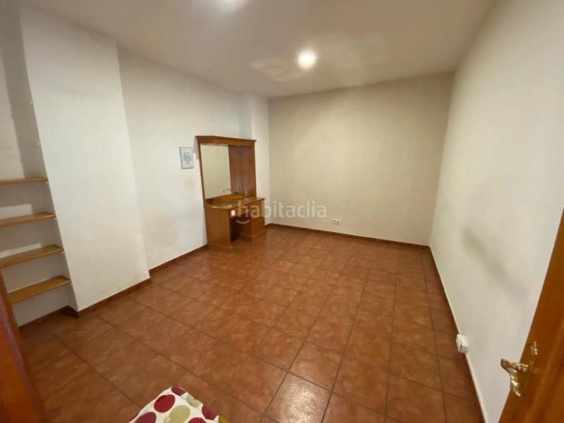 Foto b4ae20c0-8c1c-4b77-a235-aba093c30f55. Alquiler local comercial en O Castro Vigo