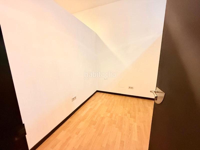 Foto 446f2534-22ce-4c7a-b398-76d1d0fbc2c5. Location local commercial dans avenida das camelias 108 dans Vigo