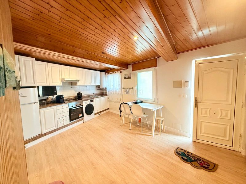 Foto 3df95f9a-0467-4d9c-8f27-6edbfd1b80f2. Planta baixa amb calefacció a Lavadores Vigo