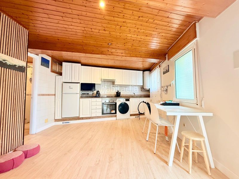 Foto 985f1338-880c-4de0-b41c-b8371a5c5bc9. Planta baixa amb calefacció a Lavadores Vigo