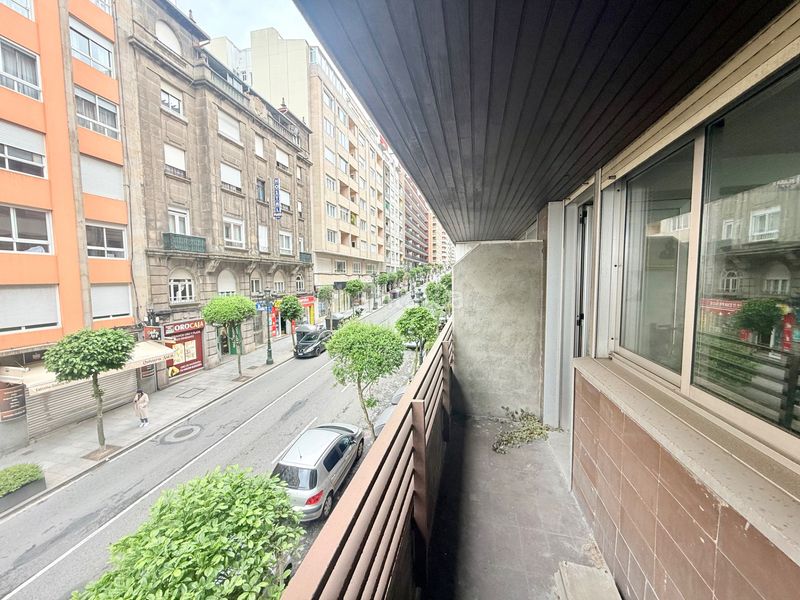 Foto c2acfa45-2486-40dd-b77c-93afb54b1825. Pis a Plaza España - Corte Inglés Vigo