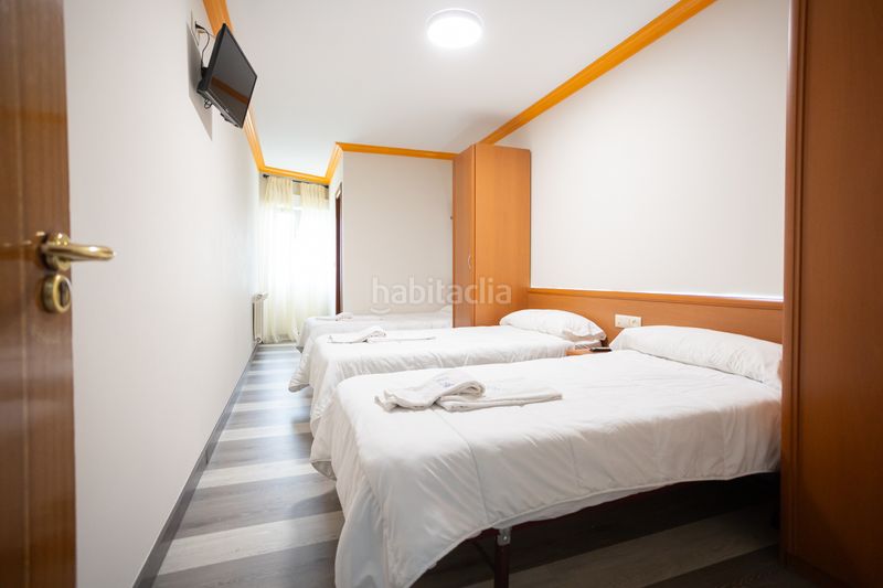 Foto bdf1d538-69ef-4215-adc6-c70210c5a8d0. Edificio in Estrada (A)