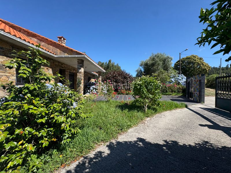 Foto a87135a2-5c90-4ea3-b9e6-e92af6043611. Casa amb xemeneia calefacció a Cedeira