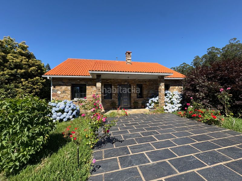 Foto ab012302-2066-410e-838e-c6911e61556a. Casa amb xemeneia calefacció a Cedeira