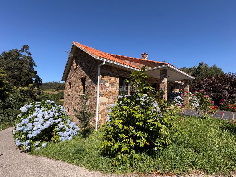 Foto f770823d-f064-4350-8426-724a1b943809. Casa amb xemeneia calefacció a Cedeira