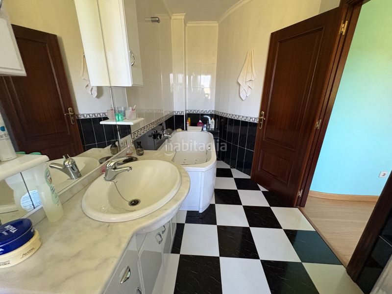 Foto fb7dc54a-1e0d-4a64-b778-e909e3779b31. Casa amb xemeneia calefacció a Cedeira