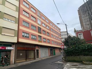 Locale commerciale in Rúa Nova de Caranza