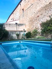 Maison jumelée à Calle coria 19. Casa unifamiliar adosada, pegada al parador de turismo de plasen