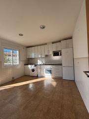 Maison jumelée à Calle amapola 90. Casa unifamiliar adosada, con jardin privado.