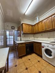 Location Appartement à Calle ronda del salvador 98. Piso cercano a la universidad