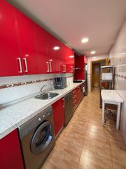 Etagenwohnung in Avenida obispo laso 32. Oportunidad, piso con garaje y trastero.