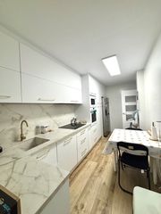 Flat in Calle san antón 40. Piso zona mercadona avd de salamanca.