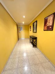 Etagenwohnung  Calle julián besteiro 9. Piso de cuatro habitaciones zona carrefour.