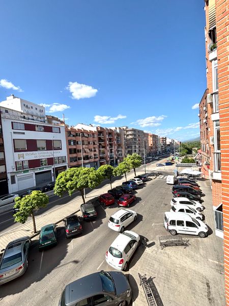 Foto edcd4629-debf-4b25-ab97-7ba8775f442d. Pis a avenida del valle 6 a Centro Ciudad Plasencia