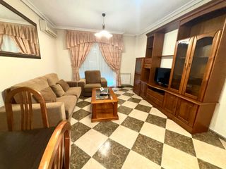Rent Flat in Avenida donantes de sangre 18. Alquiler piso con ascensor y garaje.