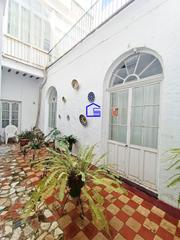 Casa a Centro. Vivienda de tres pisos independientes  en el centro de puerto re