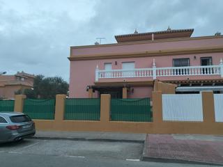 Casa aparellada a Casines. Pareado en casines de procedencia bancaria