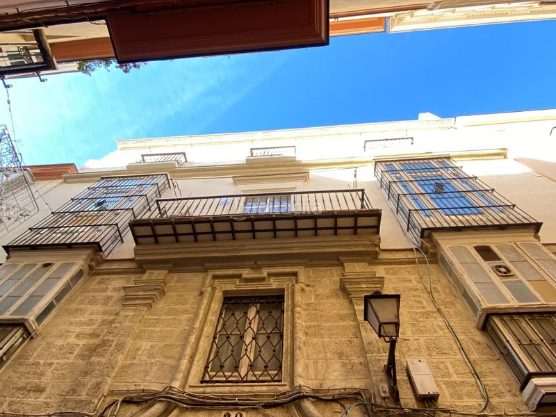 Foto d69d81c0-4c8e-4311-8fd2-b23d2656ab23. Piso  en el centro zona histórica en Alameda - Mentidero - Teatro Falla Cádiz