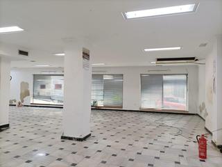 Lloguer Local Comercial a Centro. Se alquila local de 220 m