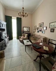 Pis en Centro Histrico. Luminoso y gran piso en calle ancha