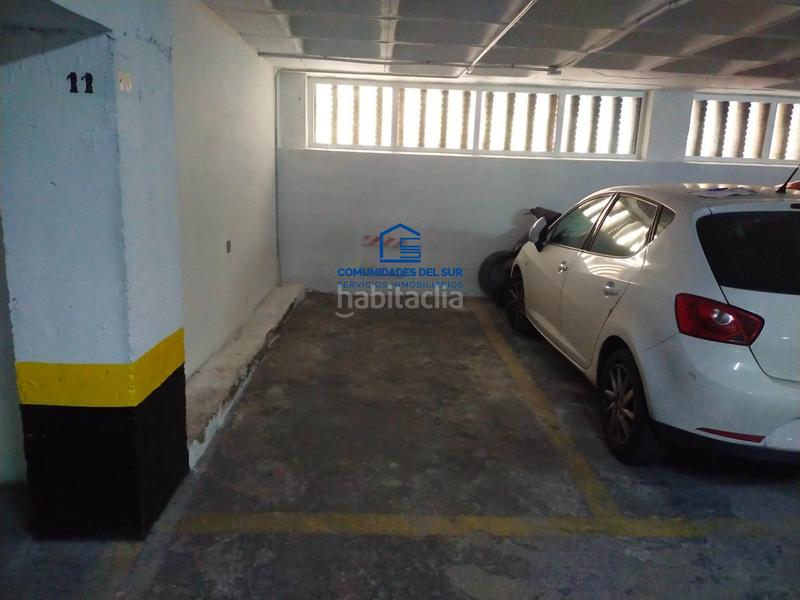 Foto f9df3303-98d4-4883-a7b7-ab588a70bc41. Parking coche plaza de garaje zona colegio san felipe en Cádiz