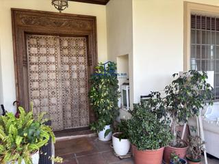 Xalet a Cuatro Pinos - El Carmen. Amplio chalet independiente con piscina y jardín en el puerto de