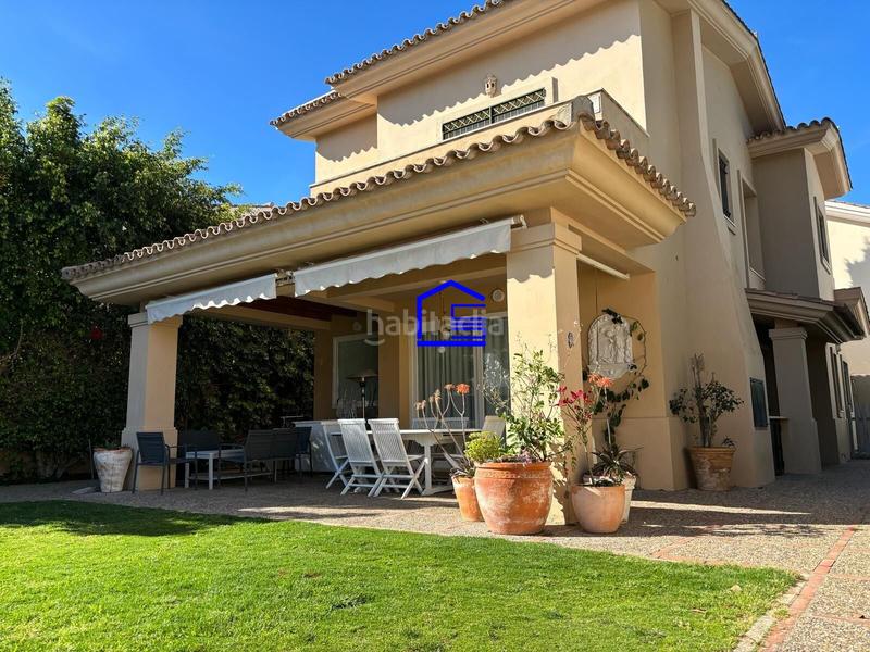 Foto 19cf158c-dcd9-428b-a710-190b27610322. Casa aparellada amb aparcament a El Águila Puerto de Santa María (El)