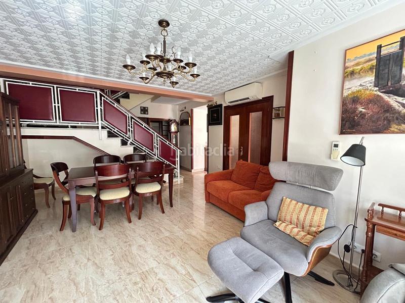 Foto 4acaab8f-36ff-497c-a61e-36182dd2a95a. Casa adosada amplia casa adosada con terraza soleada y plaza de garaje en San Fernando