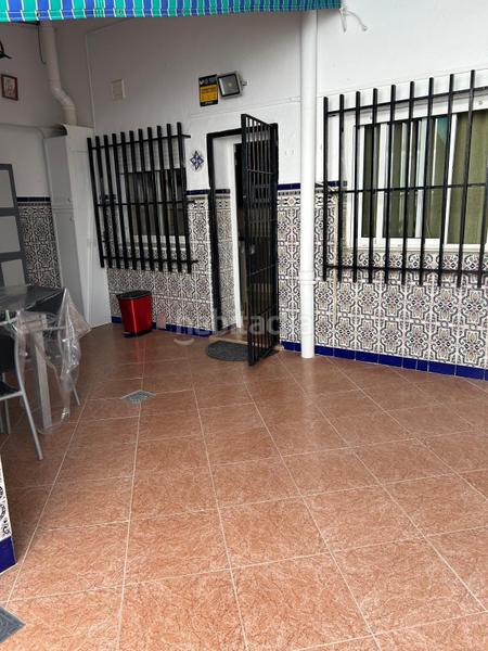 Foto 6712f7f6-f554-4b00-8897-b47be81f1eb5. Casa adosada amplia casa adosada con terraza soleada y plaza de garaje en San Fernando
