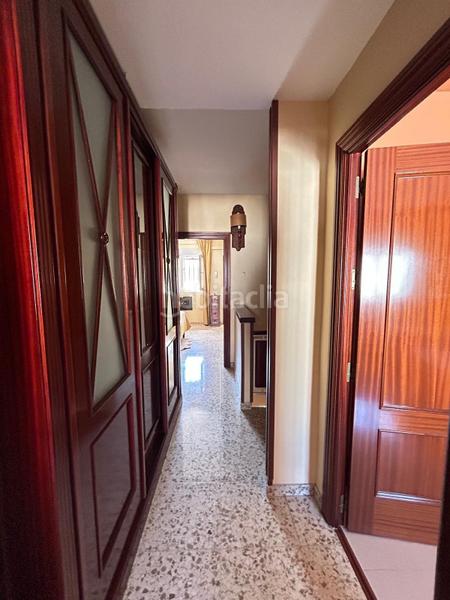 Foto 88a3a0ba-79b4-4b8e-b4ed-2111f2020907. Casa adosada amplia casa adosada con terraza soleada y plaza de garaje en San Fernando