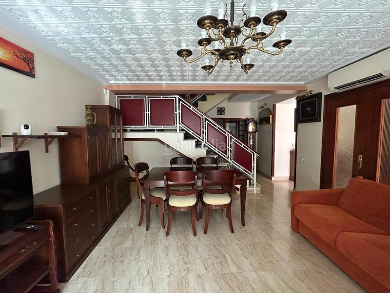 Foto 8bfd7dd8-266b-4440-a229-2a3c9c447939. Casa adosada amplia casa adosada con terraza soleada y plaza de garaje en San Fernando