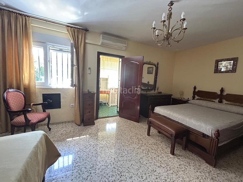 Foto b08407c0-208a-46ac-922c-e07cb855d380. Casa adosada amplia casa adosada con terraza soleada y plaza de garaje en San Fernando