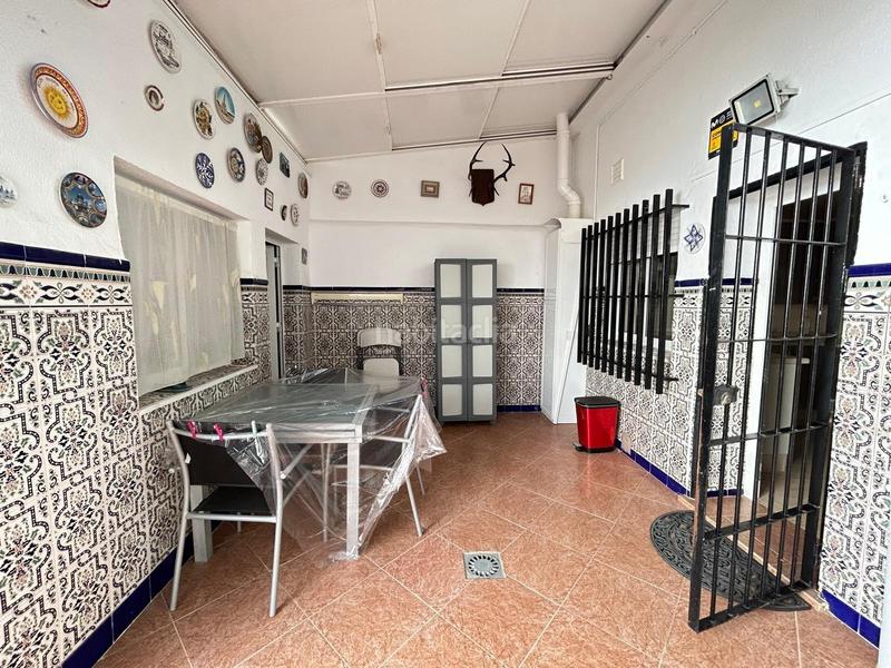 Foto bab8eff5-ebb6-4c8f-8135-fb7ec99feee9. Casa adosada amplia casa adosada con terraza soleada y plaza de garaje en San Fernando