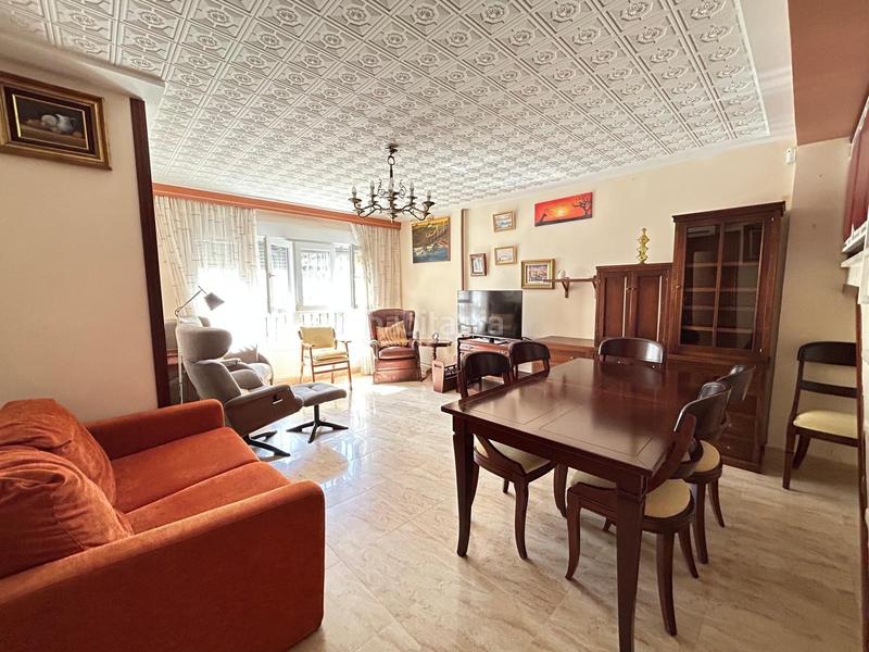 Foto c240df85-07e2-47c6-97c8-678c715b4971. Casa adosada amplia casa adosada con terraza soleada y plaza de garaje en San Fernando