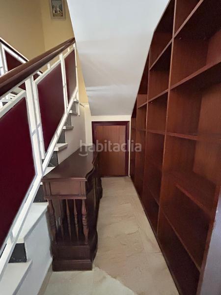 Foto d7178f1c-034e-4913-9170-0819102cb2f0. Casa adosada amplia casa adosada con terraza soleada y plaza de garaje en San Fernando